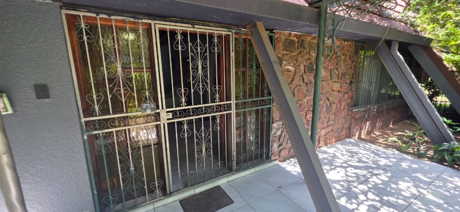 6 Bedroom Property for Sale in Wilkeville North West